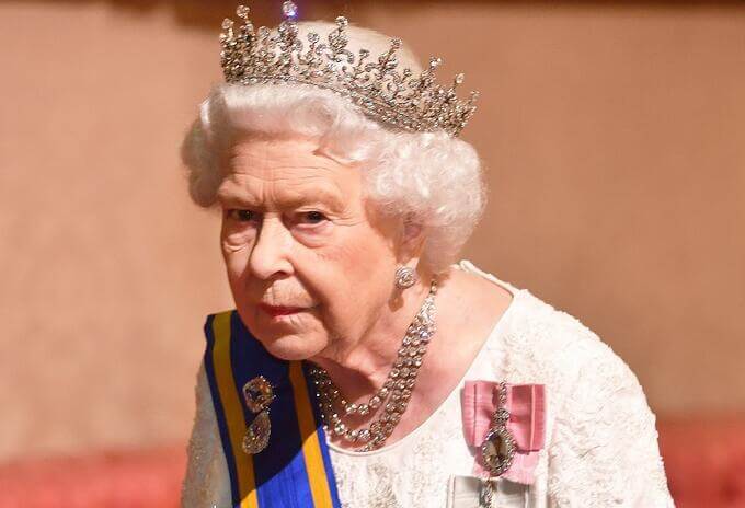 La reina Isabel II dio positivo por covid-19