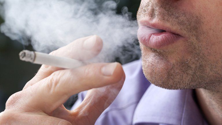 Los fumadores tienen 80% más de probabilidades de ser hospitalizados que los no fumadores