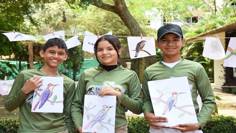 Niños se graduaron como observadores de aves