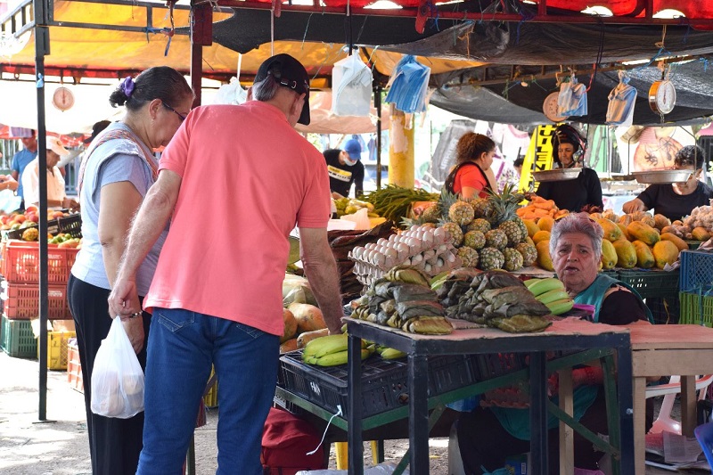 El gasto de los hogares en Colombia sigue cayendo