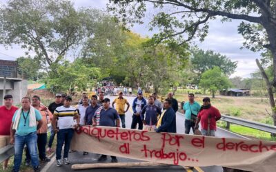 Protesta de volqueteros y paleros artesanales en Huila