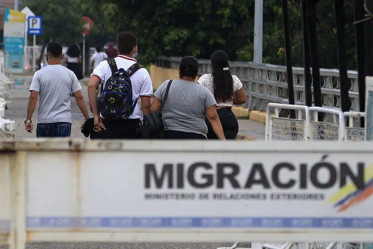 Reabren el paso peatonal de la frontera entre Colombia y Venezuela