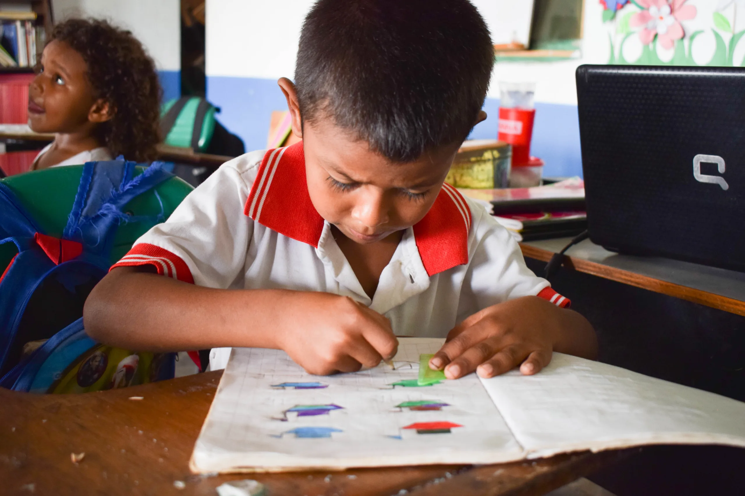 Niños en la Plata reciben educación remota ante crisis del orden público