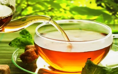 Así puede preparar un té natural para desinflamar el colon
