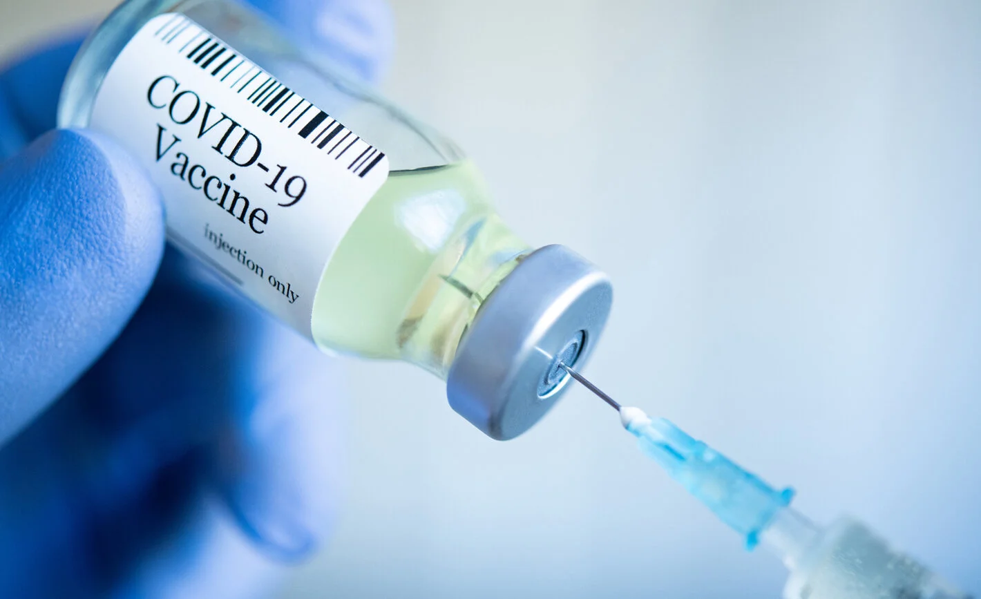 Comisión Europea detuvo la comercialización de la vacuna de AstraZeneca