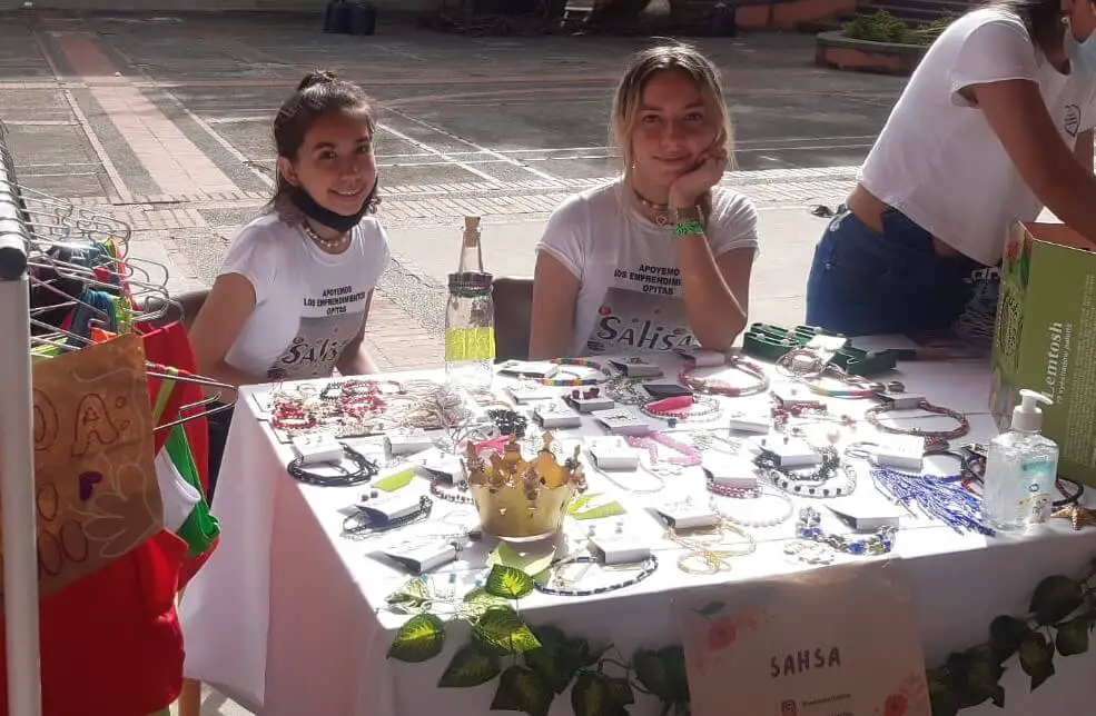 Alejandra y Camila, hermanas creativas y emprendedoras