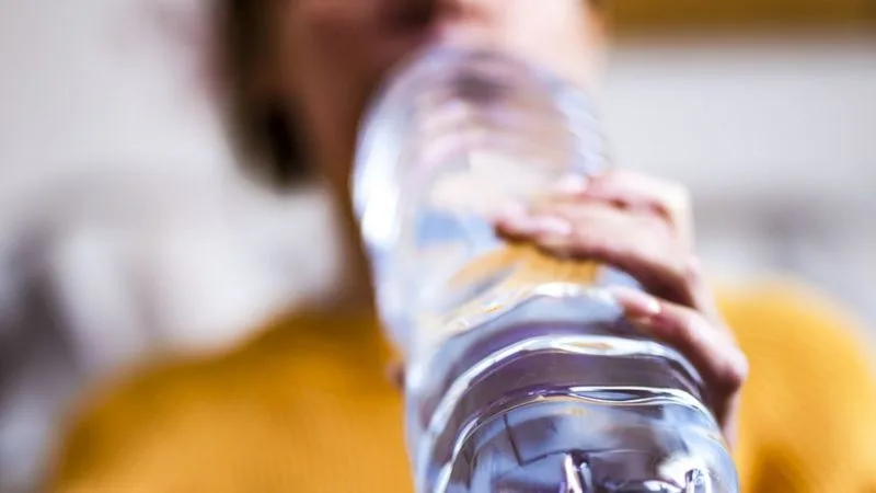 Para mantenerse hidratado, siga estos 3 sencillos tips.