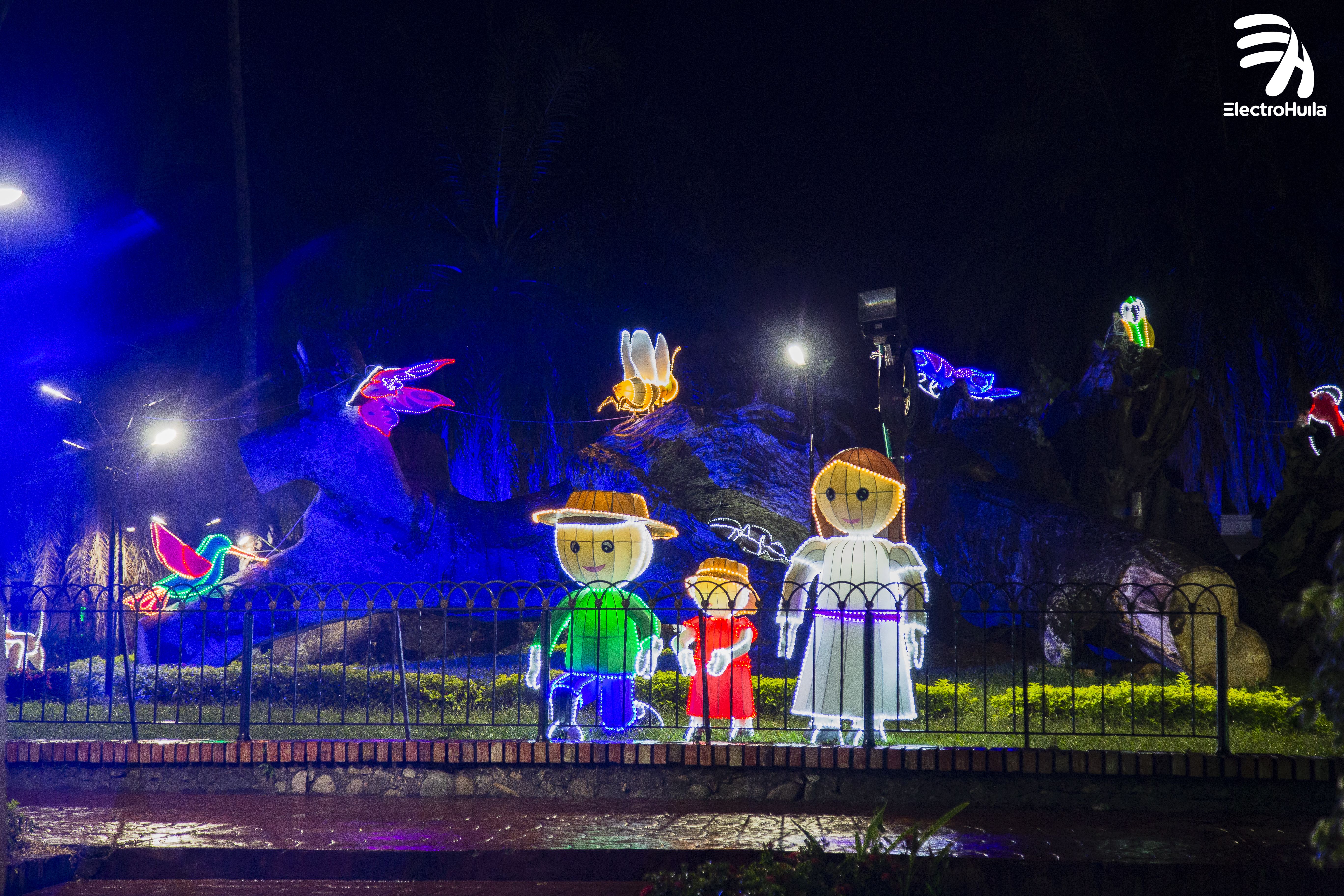 14.Gigante, el municipio cacaotero del Huila se una a la celebración de la Navidad iluminando el parque principal.