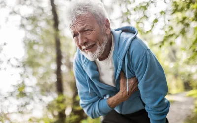 ¿Cuáles son los posibles síntomas de un ataque cardiaco?