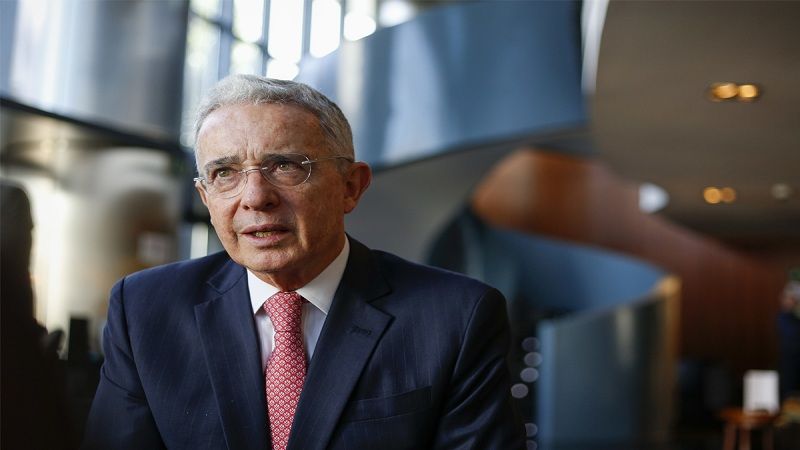 Uribe habla del “Asalto de Petro”
