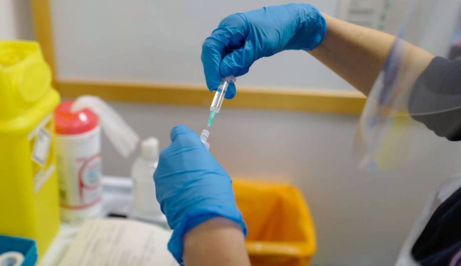 Cerca de 37 millones de dosis de vacunas COVID-19 se aplicarían en 2021