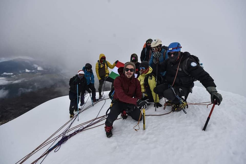 Un grupo de escaladores que ascendió al volcán del Nevado del Huila el pasado martes 19 de enero, encontró los restos de la avioneta HK-2594, pertenecientes a la extinta aerolínea Aires.
