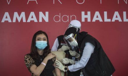 Indonesia priorizará vacunar contra el Covid a la población más joven de su país