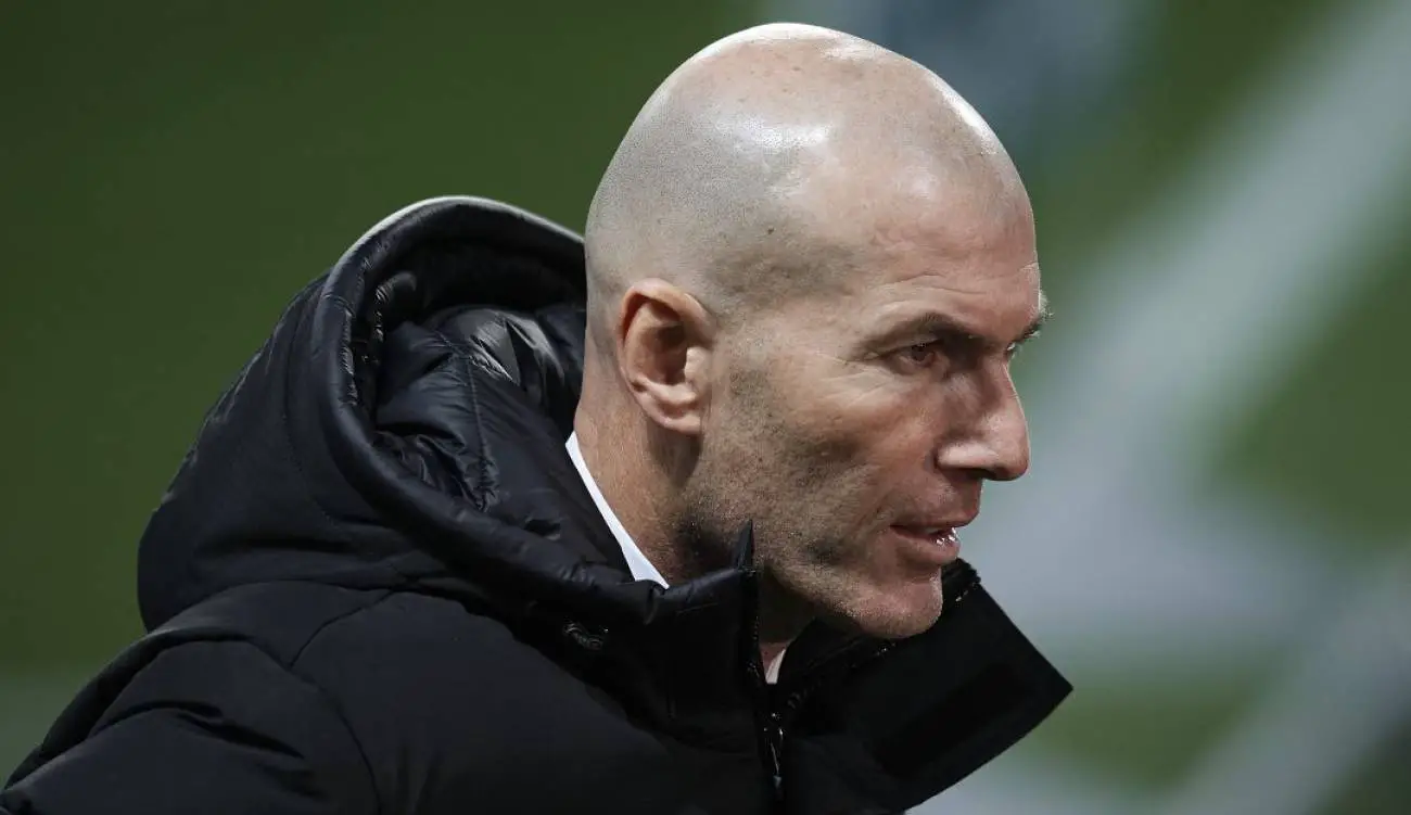 Zinedine Zidane dio positivo al COVID-19