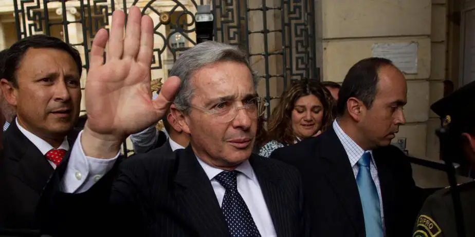 A Uribe le gustaría que el periodista Carlos Antonio Vélez llegue al senado