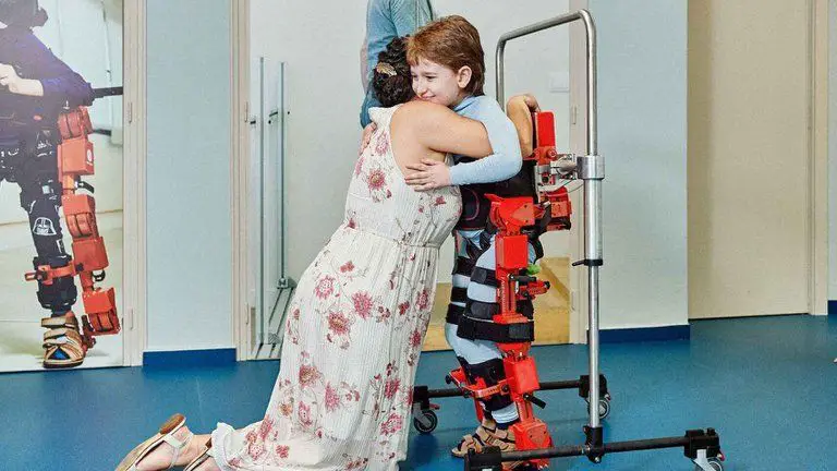 Así funciona el ATLAS 2030, el primer exoesqueleto infantil del mundo