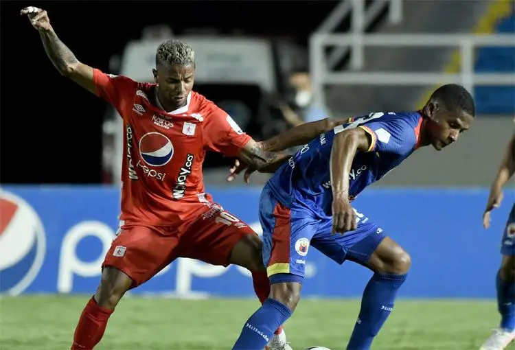 Tres partidos de fútbol colombiano serán vigilados por el VAR