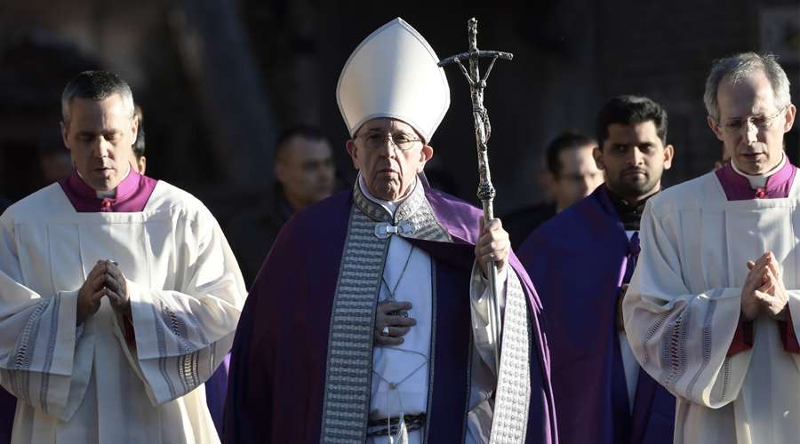 Papa Francisco pide ayunar de lo que estorba para abrir el corazón a Dios
