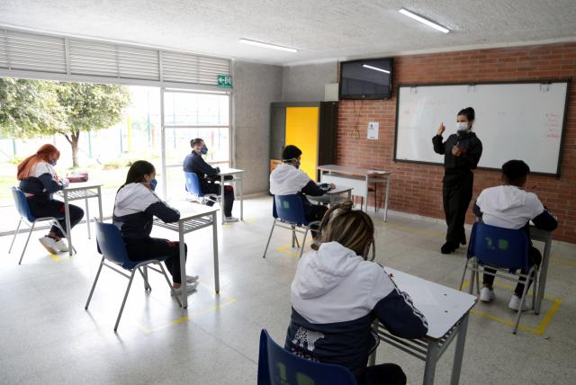 Estudiantes de ocho colegios de Bogotá regresaron a clases presenciales
