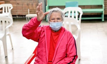 Celia Rodríguez de 82 años: primera adulta mayor en ser vacunada en Cundinamarca