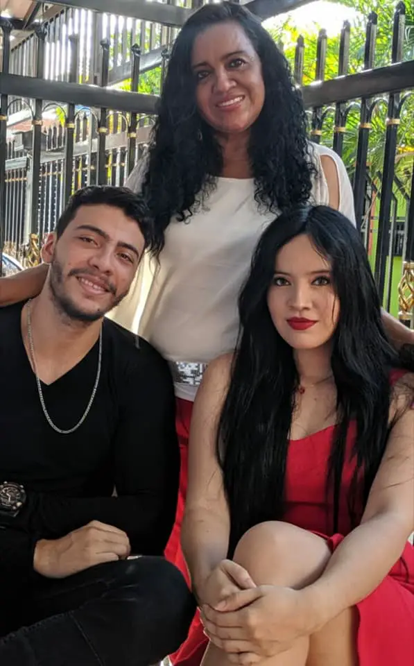 Junto a sus hijos Juan Carlos y Laura Sofía Rubio Torres.