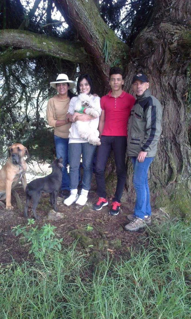 Luz Dary junto a toda su familia, su esposo Juan Carlos Rubio Hernández y sus hijos Juan Carlos y Laura Sofía.