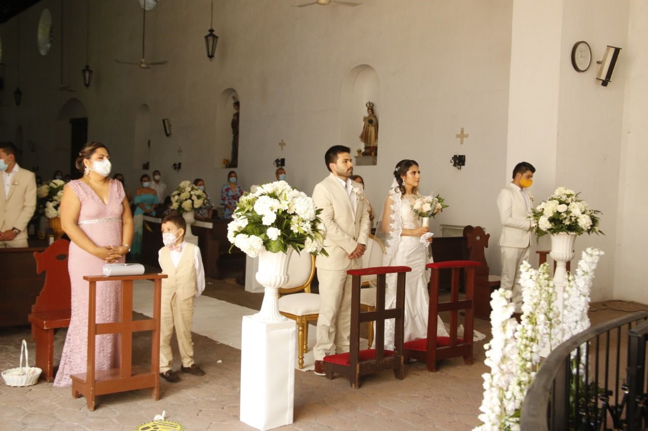 La ceremonia con invitados especiales y algunos miembros de la familia se cumplió en el Templo Colonial de Neiva.