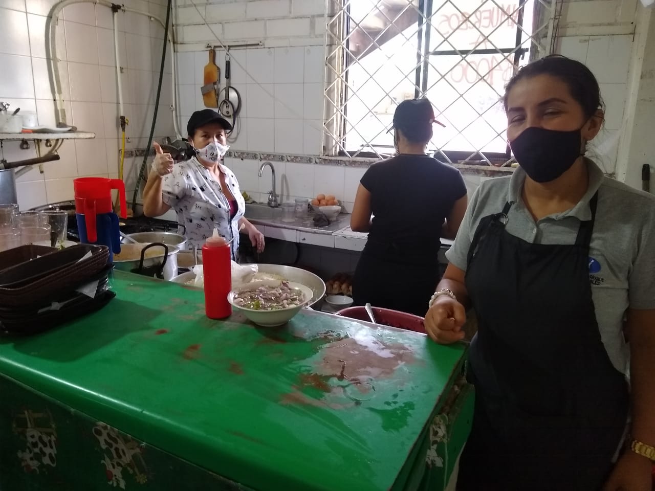 Mercedes Camacho, sector de comidas en Los Comuneros.