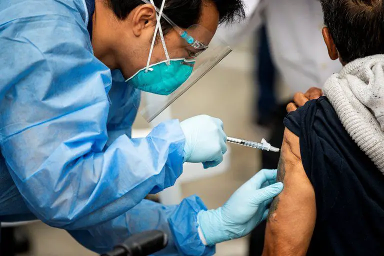 Estados Unidos ya ha aplicado más de 138 millones de dosis de la vacuna contra el covid-19.