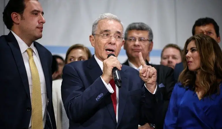 Denuncian amenazas contra jueza que definirá si precluye caso de Álvaro Uribe