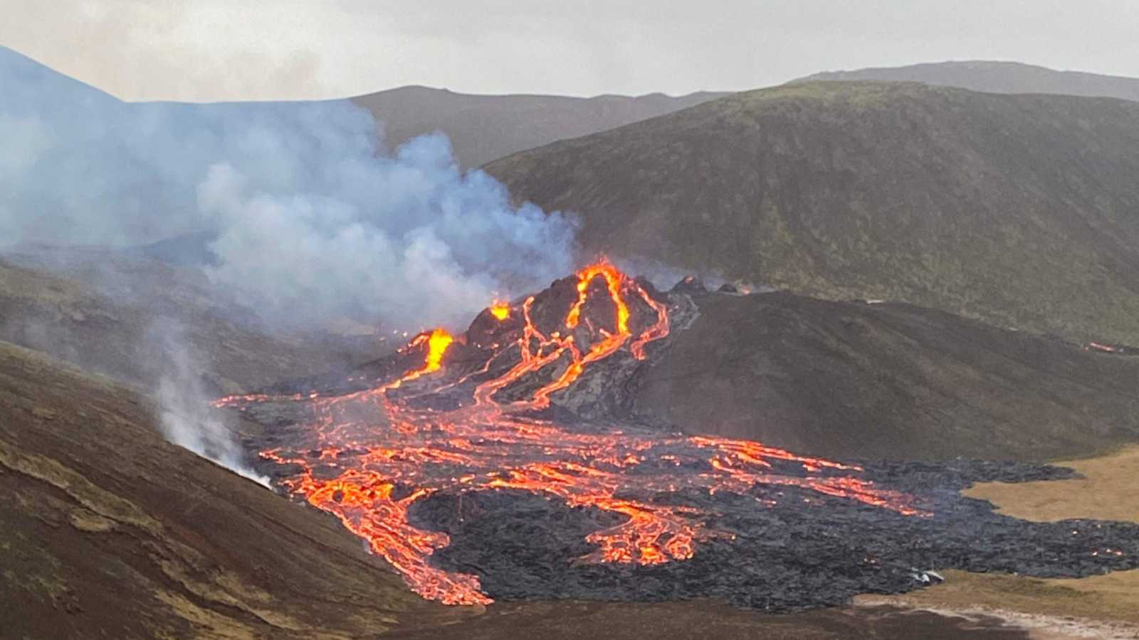 Volcán en Islandia erupcionó tras 800 años inactivo