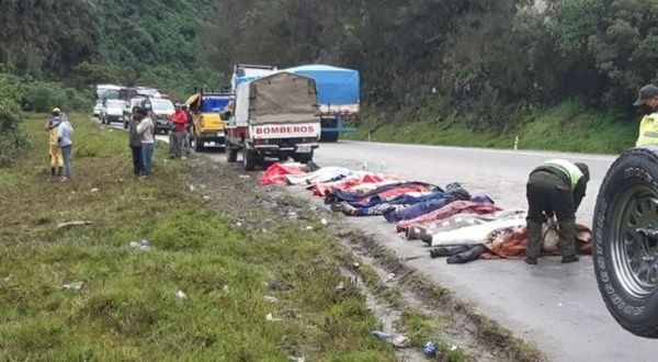 Al menos 20 muertos y 9 heridos en accidente de bus en Bolivia