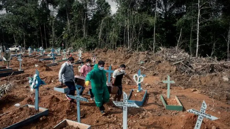 Brasil vuelve a batir récord de muertes diarias