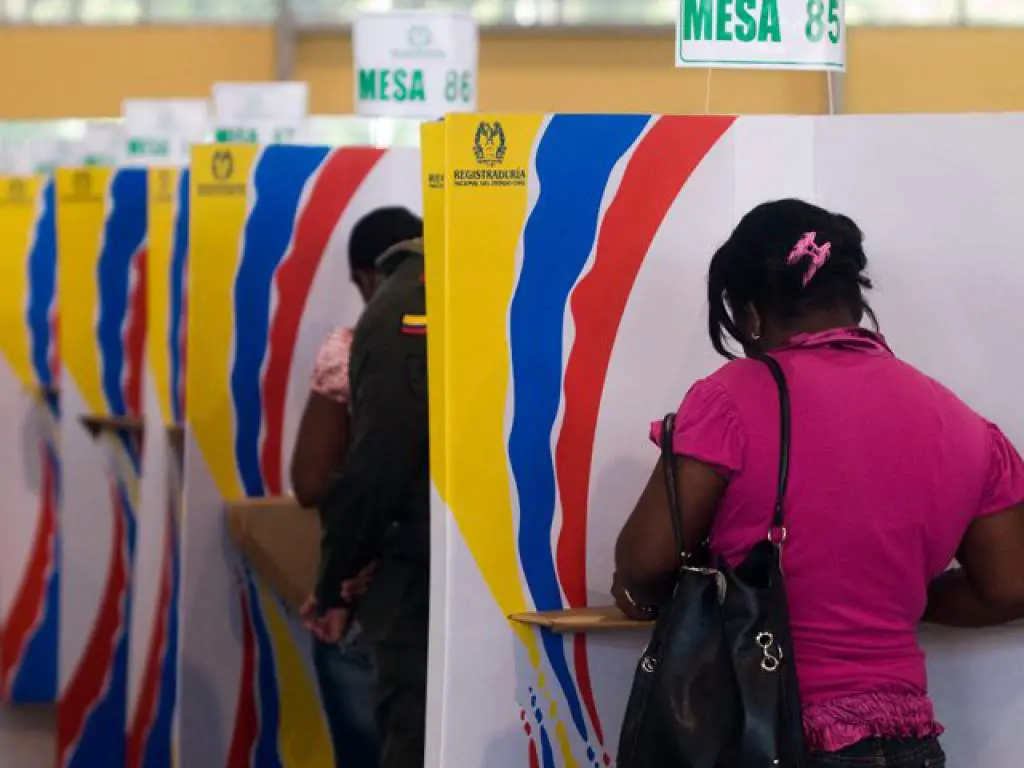 El derecho al voto ha sido uno de los más importantes logros de las mujeres. En Colombia fue aprobado en 1954 y en 1957 se estrenaron en las urnas.