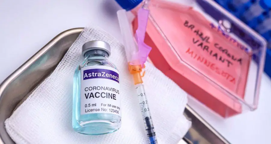 Este sábado llegan a Colombia lotes de vacuna AstraZeneca y Sinovac