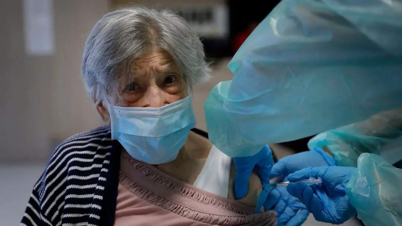 Sin cita previa, mayores de 80 años pueden ir a vacunarse