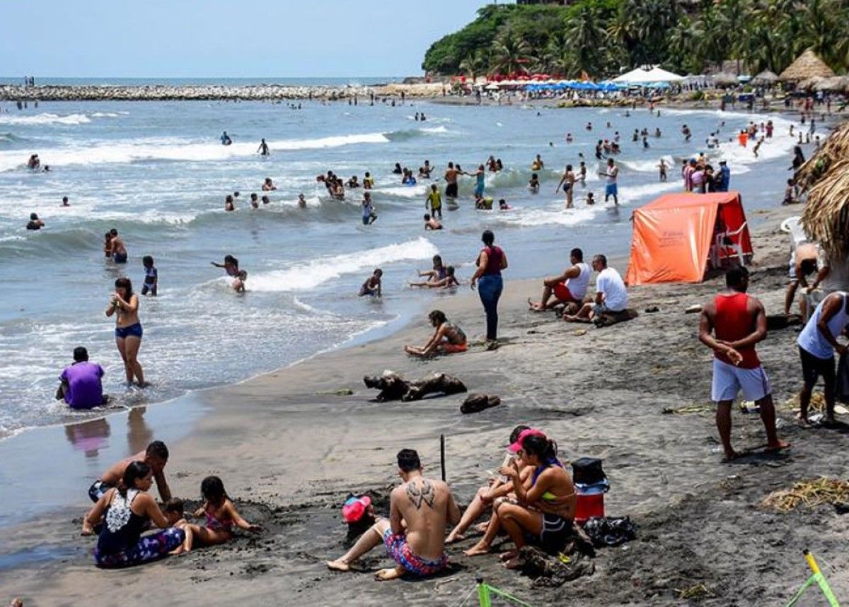 Pese a las restricciones, playas copadas en Puerto Colombia