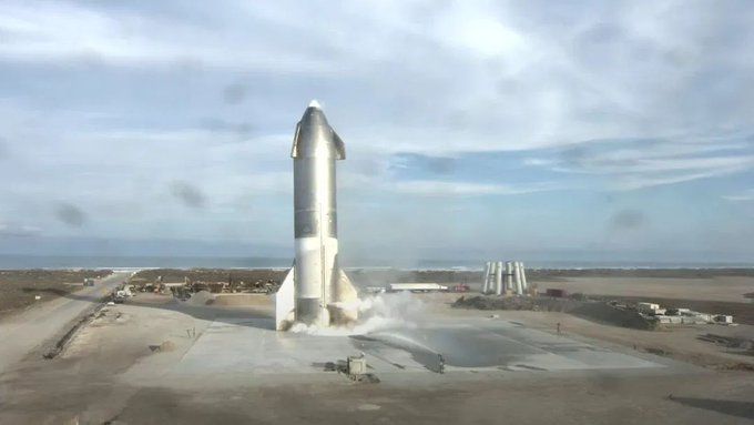 El Starship SN10 de SpaceX aterriza con éxito y minutos después explota