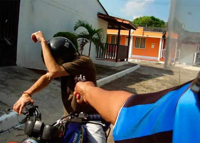 «Amenazaron con asesinarlos si no entregaban la moto»: atraco en Pitalito