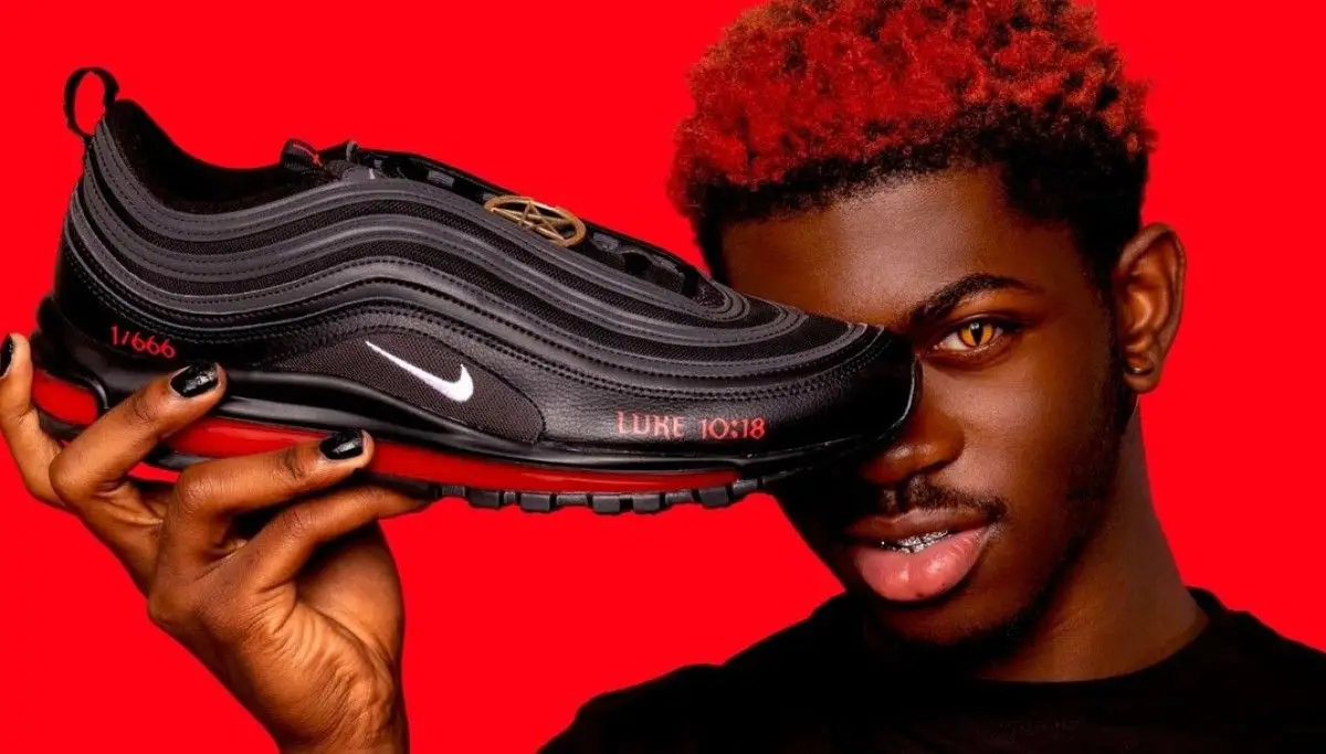 Nike demanda las zapatillas «satánicas»