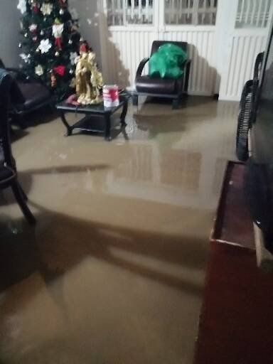 Dentro de las casas todo se inunda y se daña