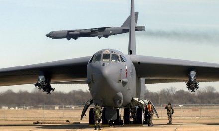 EE.UU envió nuevos bombarderos al Golfo para proteger la retirada de las tropas de Afganistán
