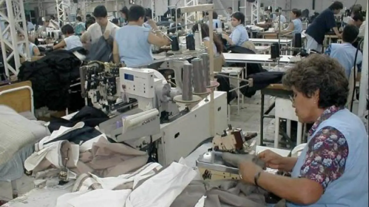Producción manufacturera subió 0,6 %, pero redujo personal ocupado 4,4%