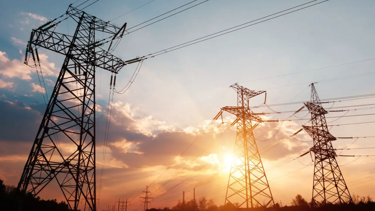 Gobierno anuncia que bajarán las tarifas de energía en el país