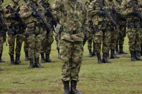 Denuncian a teniente del Ejército por obligar a 9 soldados a tomar orina