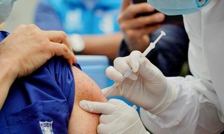 Alrededor de 1.241 vacunados no hacen parte del grupo priorizado del Plan Nacional de Vacunación  