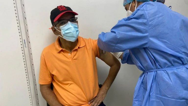 Barranquilla inicia piloto para vacunar a docentes sin distingo de edad