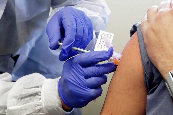Uruguay comenzó a vacunar a su población con una tercera dosis de refuerzo