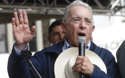 Álvaro Uribe critica duramente al gobierno y pide autocrítica dentro de su partido