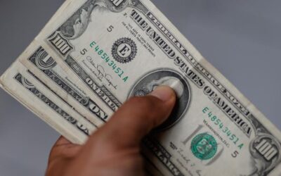 El dólar en Colombia aumenta por la caída de los precios del Petróleo